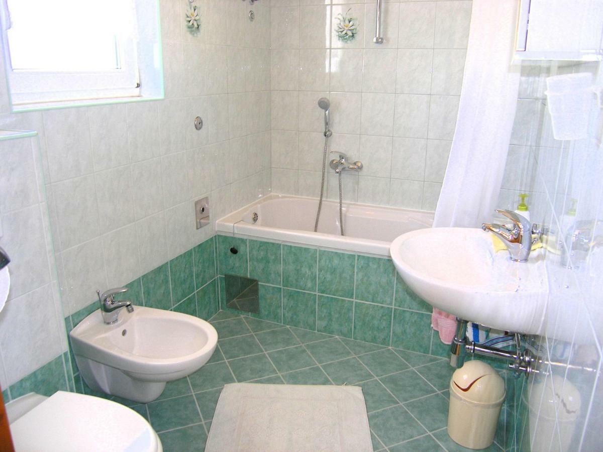 Апартаменти Apartman Juric Крк Екстер'єр фото